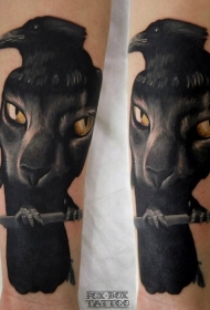 写实逼真创意的黑色乌鸦与猫脸纹身图案