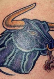 深蓝色愤怒的公牛纹身图案