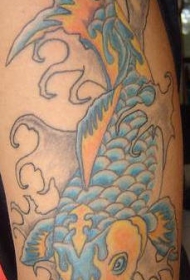 蓝色和黄色的鲤鱼纹身图案
