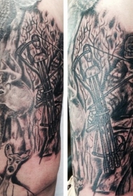 手臂黑灰弩和小鹿猎人纹身图案