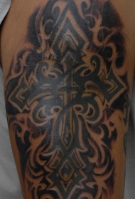 手臂十字架黑色纹身图案