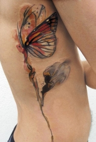侧肋水墨画蝴蝶与花蕊纹身图案