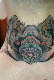 颈部卡通彩色邪恶蝙蝠纹身图案