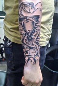 黑灰蛇与树和苹果手臂纹身图案