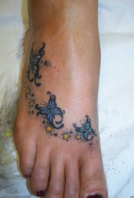 三只蓝色彩绘蝴蝶脚背纹身图案