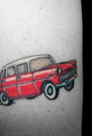 经典的红色和白色汽车纹身图案