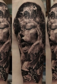 大臂写实风格黑白蝴蝶恐怖女人纹身图案