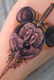 卡通米老鼠头部和匕首纹身图案