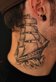 颈部好看的黑灰帆船纹身图案