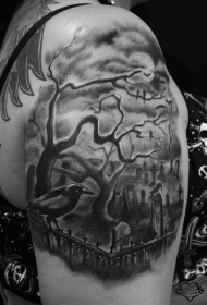 大臂黑色乌鸦和令人毛骨悚然的墓地纹身图案