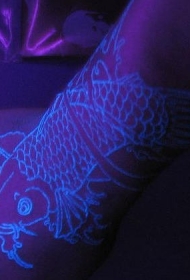 锦鲤鱼荧光纹身图案