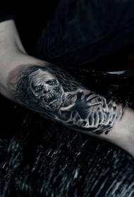 现代恐怖风格黑白怪物幽灵小臂纹身图案