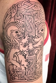 凯尔特风格黑色线条十字架和狮子纹身图案