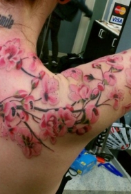 肩膀漂亮的樱花树纹身图案