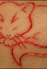 可爱的睡猫割肉纹身图案