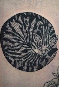 大腿神秘黑色睡觉的猫纹身图案