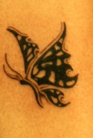 部落花纹的蝴蝶翅膀纹身图案