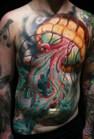 好看的胸部和腹部水母纹身图案