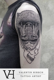 手臂雕刻风格黑色猴子头像与骷髅纹身图案