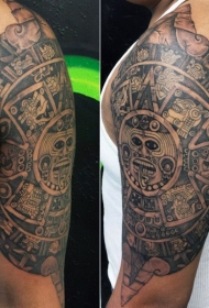 大臂玛雅传统的黑白大平板纹身图案