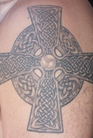 凯尔特结铁十字架肩部纹身图案