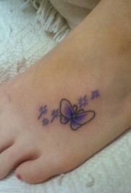 紫色可爱蝴蝶脚背纹身图案