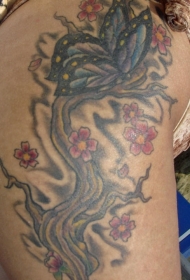 大腿梅花树和彩色蝴蝶纹身图案