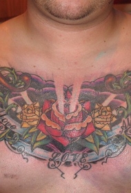 胸部装饰玫瑰纹身图案