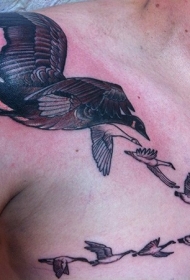 肩部和胸部成群的野鸭纹身图案