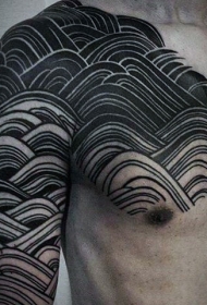 胸部和肩部线条波浪纹身图案