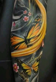 小臂黄色的蝴蝶纹身图案