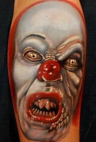 可怕的半小丑半怪物纹身图案