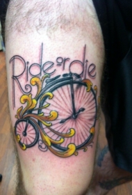 大腿卡通老式自行车和字母纹身图案