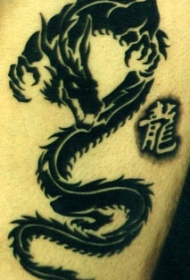中国龙和汉字纹身图案