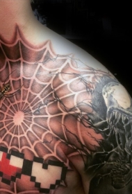 胸部黑灰大型蜘蛛纹身图案