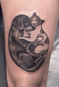 大腿可爱的黑色拥抱狗猫咪纹身图案