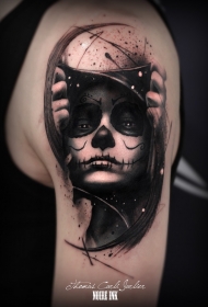 墨西哥传统风格黑色女性肖像大臂纹身图案