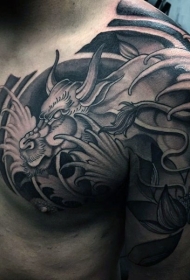 日本传统黑灰幻想龙半甲纹身图案