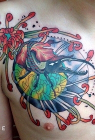 胸部彩色可爱的昆虫和花朵纹身图案