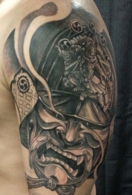 大臂写实风格黑愤怒的武士头盔和面具纹身图案