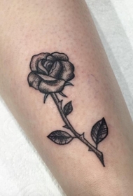 简约可爱的黑色点刺小玫瑰纹身图案