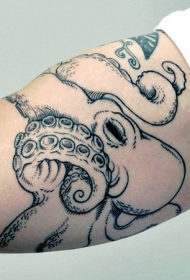 大臂小小的黑色精美章鱼纹身图案