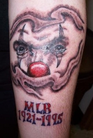 小丑和纪念字母纹身图案