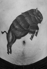 腹部极漂亮的黑色跳跃牦牛纹身图案
