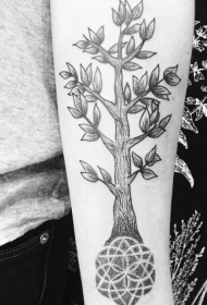 手臂简易的黑色树与观赏花卉结合纹身图案