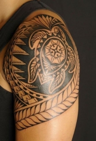 黑色波利尼西亚人乌龟图腾肩部纹身图案