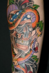海盗骷髅蛇和黑玫瑰经典纹身图案