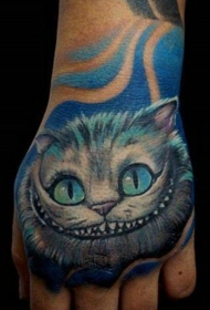 手背滑稽的彩色柴郡猫纹身图案