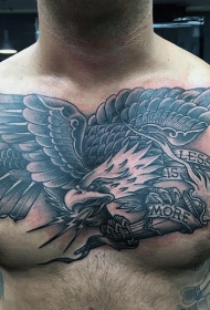 胸部黑灰老鹰和字母纹身图案