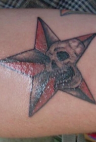 红色和黑色的星星骷髅纹身图案
